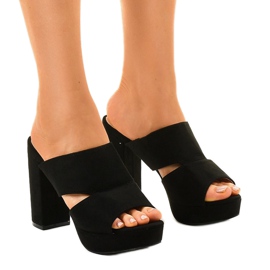 Czarne zamszowe klapki na obcasie 9R55