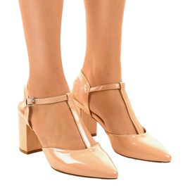 Beżowe czółenka na słupku D85-17 beżowy