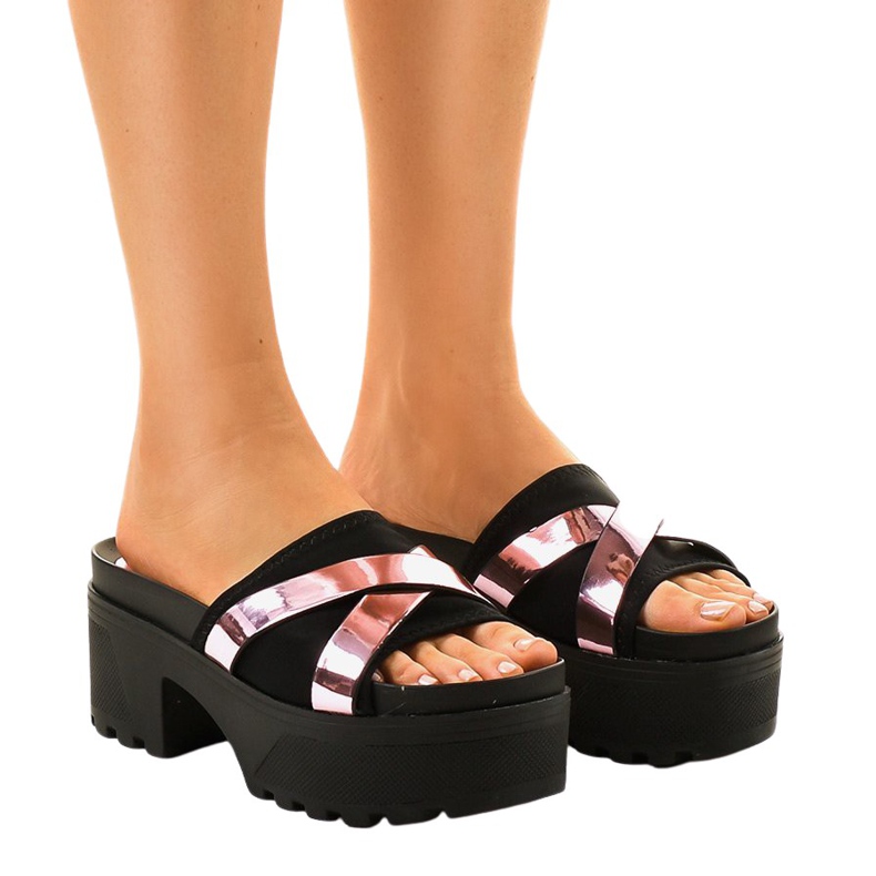 Czarne klapki na obcasie CL-3A309-20