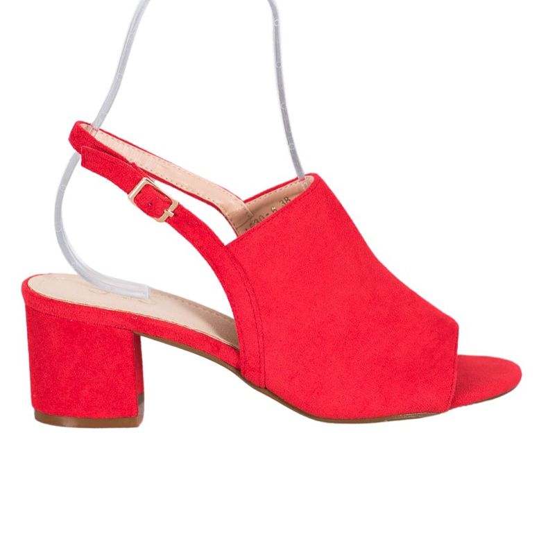 Small Swan Czerwone Buty Na Słupku