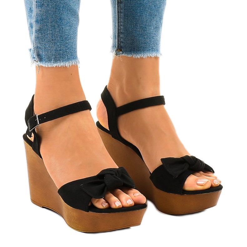 Czarne zamszowe sandały na koturnie HY8542