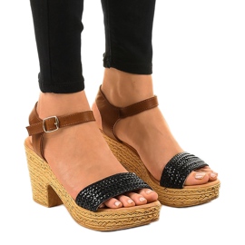 Czarne sandałki na obcasie 150-614 brązowe