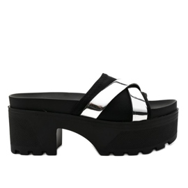 Czarne klapki na obcasie CL-3A309-43