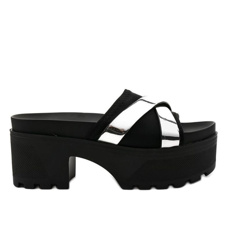 Czarne klapki na obcasie CL-3A309-43