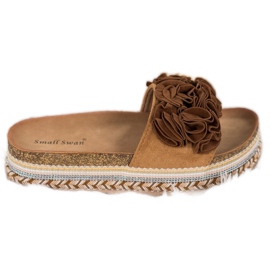 Small Swan Zamszowe Klapki Z Ozdobami brązowe