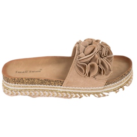 Small Swan Zamszowe Klapki Z Ozdobami brązowe