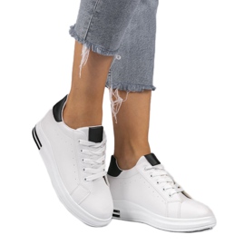Białe sneakersy trampki na koturnie 1061 czarne