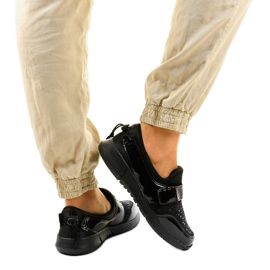 Czarne wsuwane obuwie sportowe B120