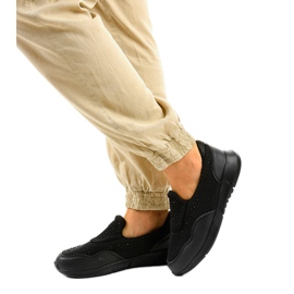 Czarne wsuwane obuwie sportowe B84