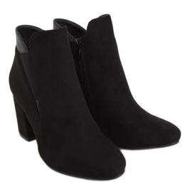 Botki na słupku czarne K-99107-2 Black