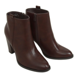 Botki na słupku klasyczne brązowe UK08P Brown