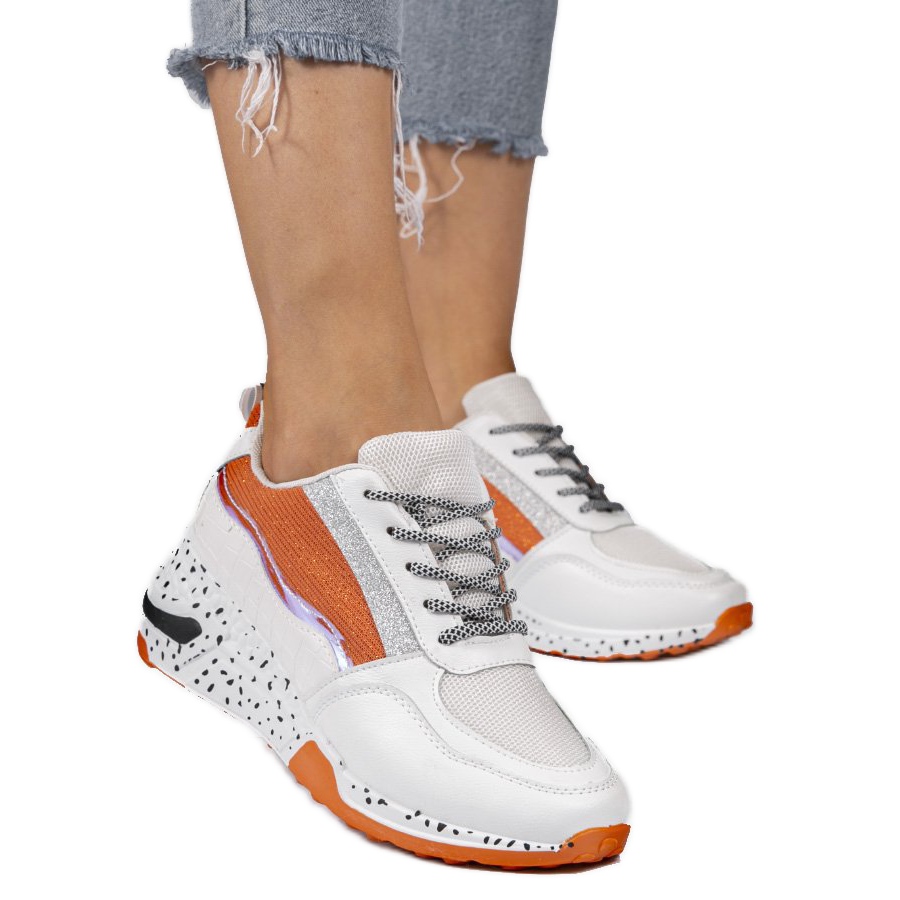 Białe sneakersy sportowe z czarnymi wstawkami C-3151 czarne pomarańczowe srebrny