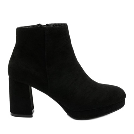 Czarne zamszowe botki na słupku Mahoganis