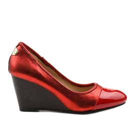 Czerwone czółenka na koturnie Bluehorn