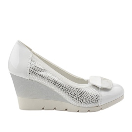 Srebrne czółenka na koturnie Downreaver srebrny