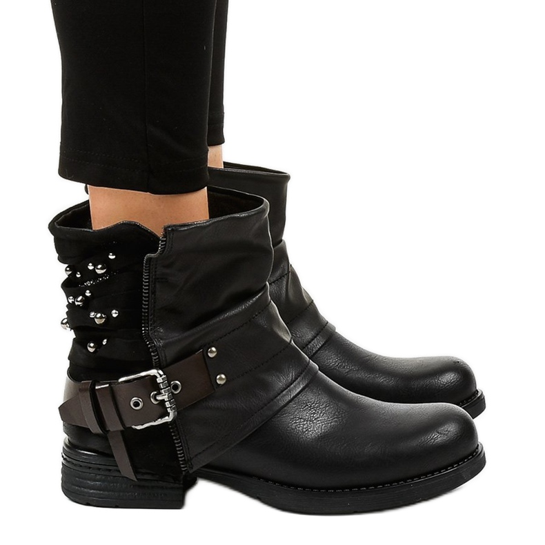 Czarne płaskie botki damskie z ćwiekami M207