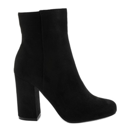 Czarne zamszowe botki na słupku Wenonah