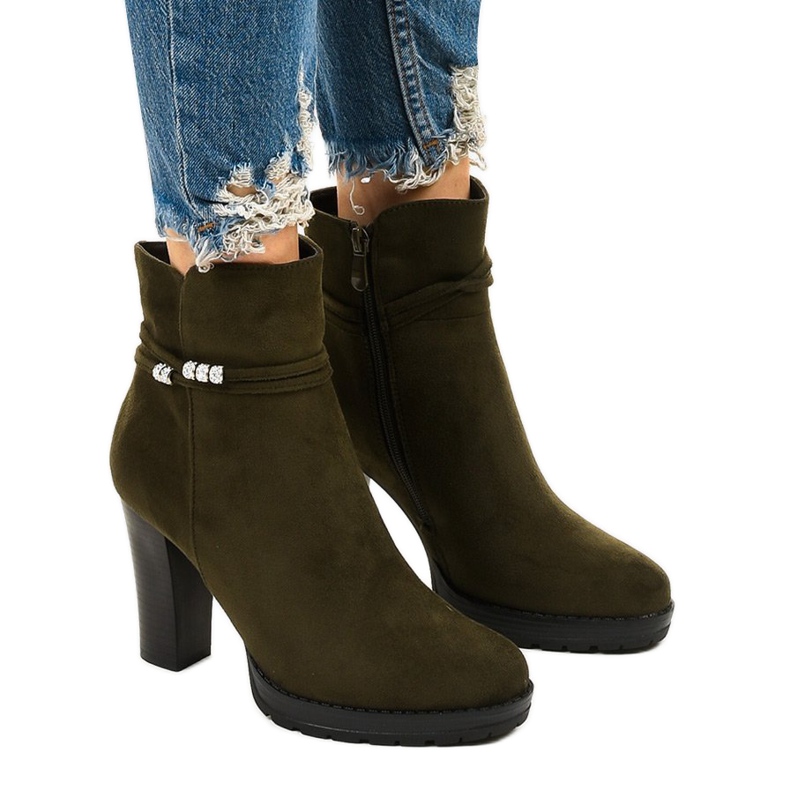 Zielone wysokie botki na słupku Vabella