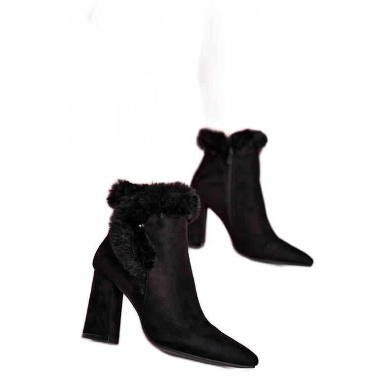 Botki Na Słupku Z Futerkiem Zamszowe Czarne Sophie