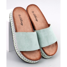 Klapki na zdobionej podeszwie Donnie Green zielone 1