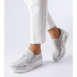 Srebrne ażurowe sneakersy na koturnie srebrny 1