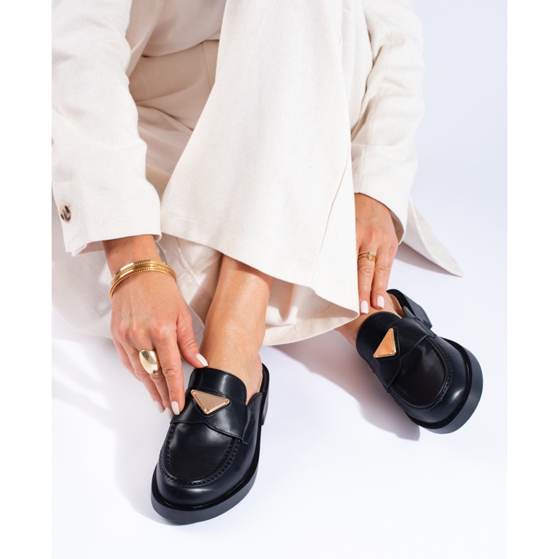 Czarne damskie zabudowane klapki typu mule Shelovet 2