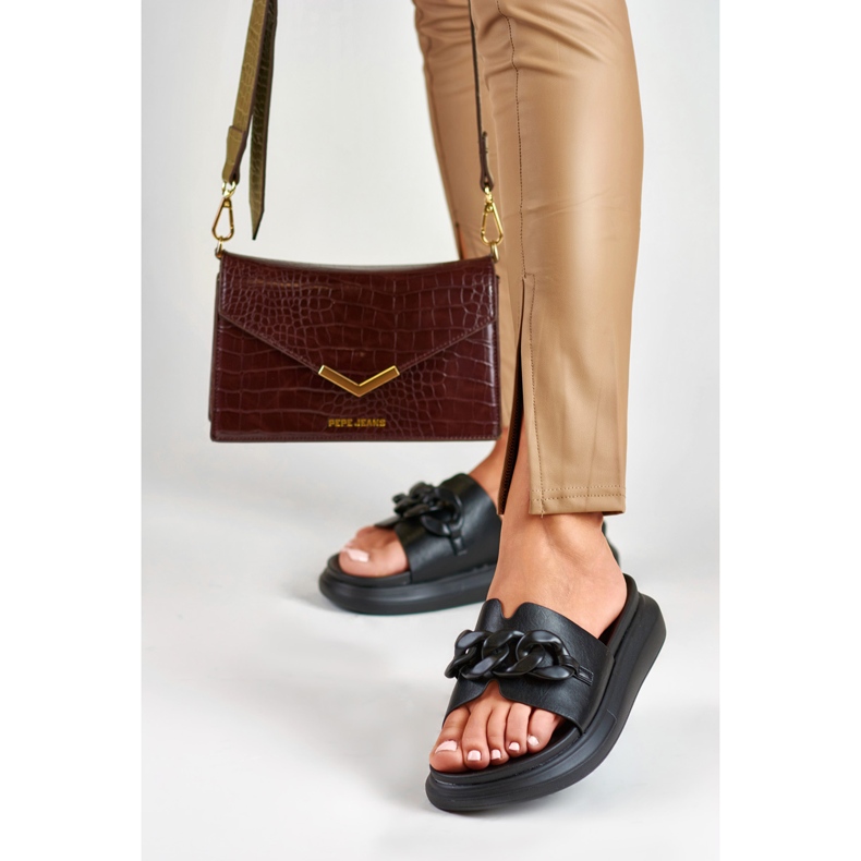 La.Fi Czarne klapki z łańcuchem 2