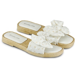 Białe klapki damskie z kokardą 1