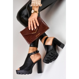 Czarne botki z odkrytą piętą 2