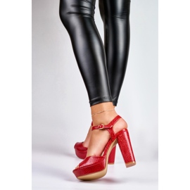 Czerwone sandały na wysokim słupku 2