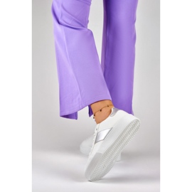 Białe sneakersy damskie na platformie ze srebrnym dodatkiem 1