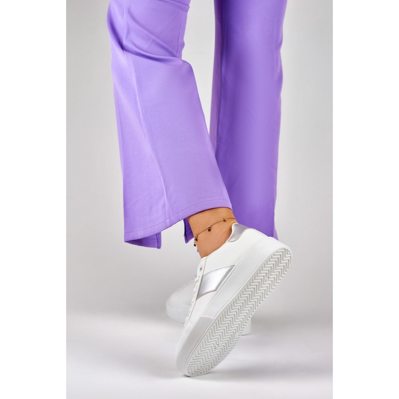 Białe sneakersy damskie na platformie ze srebrnym dodatkiem 1