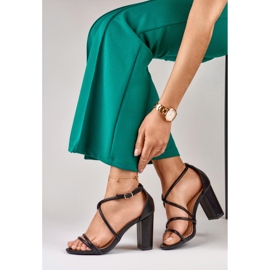 Czarne sandały damskie na słupku Isan 1