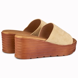 Beżowe klapki na koturnie Versis beżowy 2