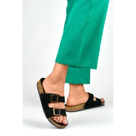 Czarne klapki na korkowej podeszwie 1