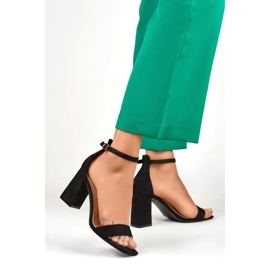Czarne sandały na wysokim obcasie 1