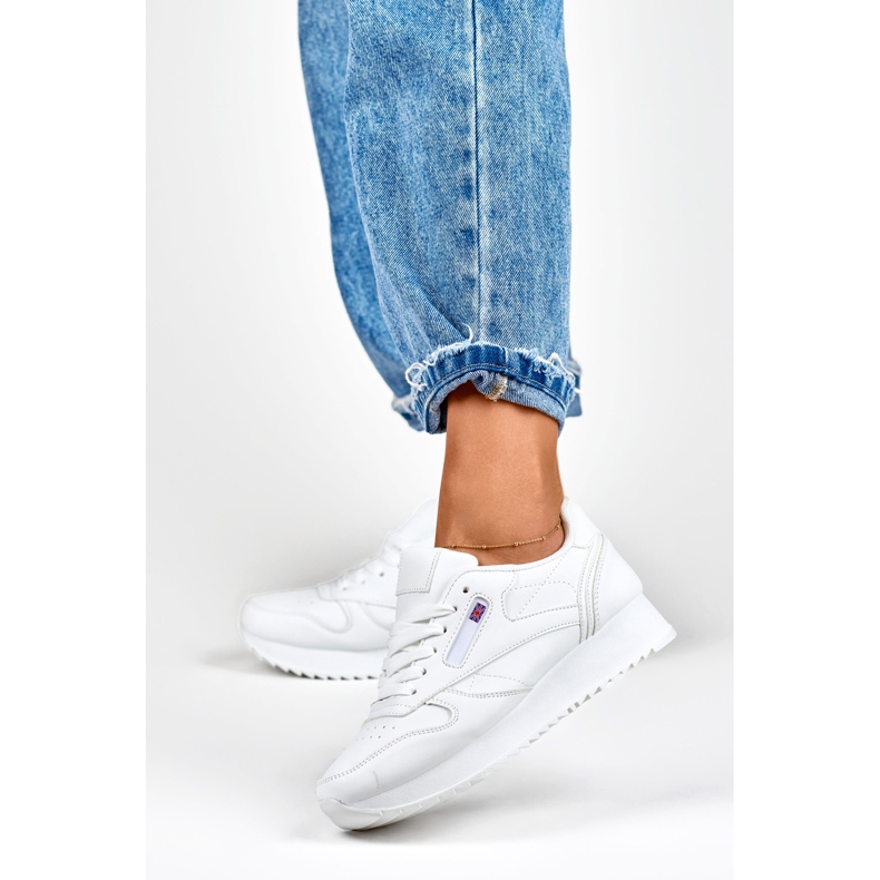 Białe sneakersy damskie klasyczne 2