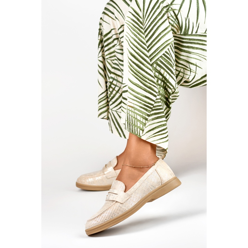 Ażurowe półbuty damskie ze srebrnym połyskiem beżowy 1