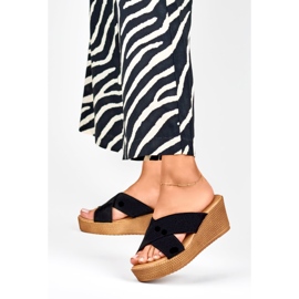 Klapki damskie na koturnie czarne 2