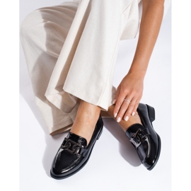 Lakierowane czarne mokasyny damskie Shelovet 1