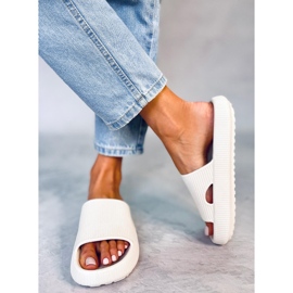 Klapki poduszkowe Yang White białe 2