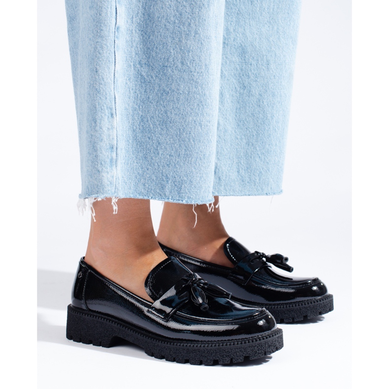 W. Potocki Czarne loafersy damskie z lakierowanej skóry ekologicznej Potocki 1