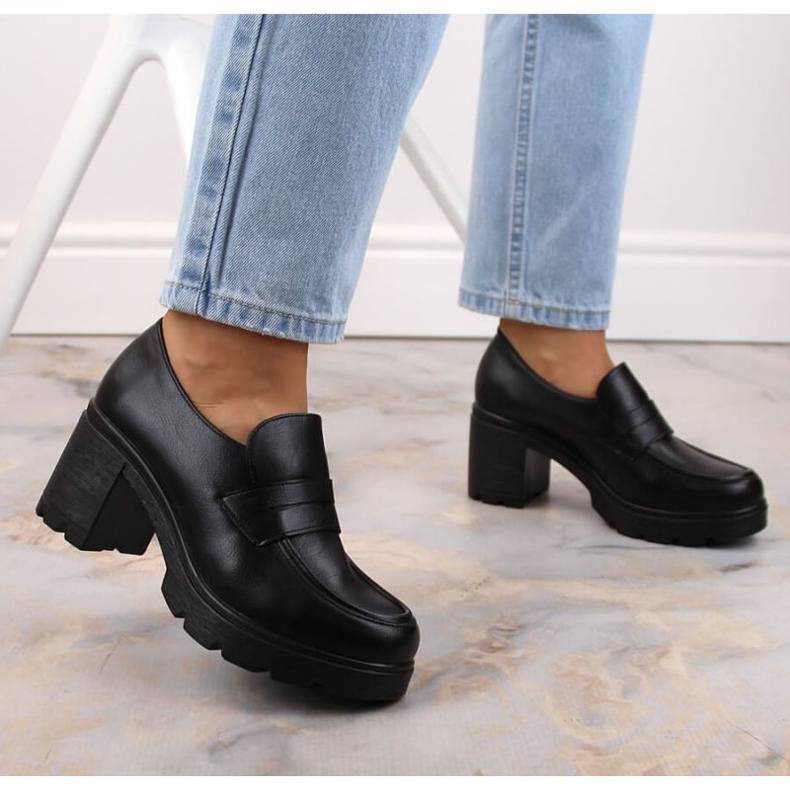 Półbuty na słupku Potocki W WOL166A czarne 2