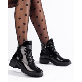 Czarne lakierowane botki damskie Vinceza 1