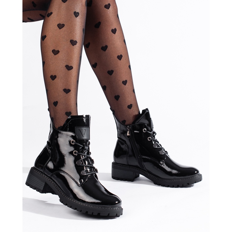 Czarne lakierowane botki damskie Vinceza 1