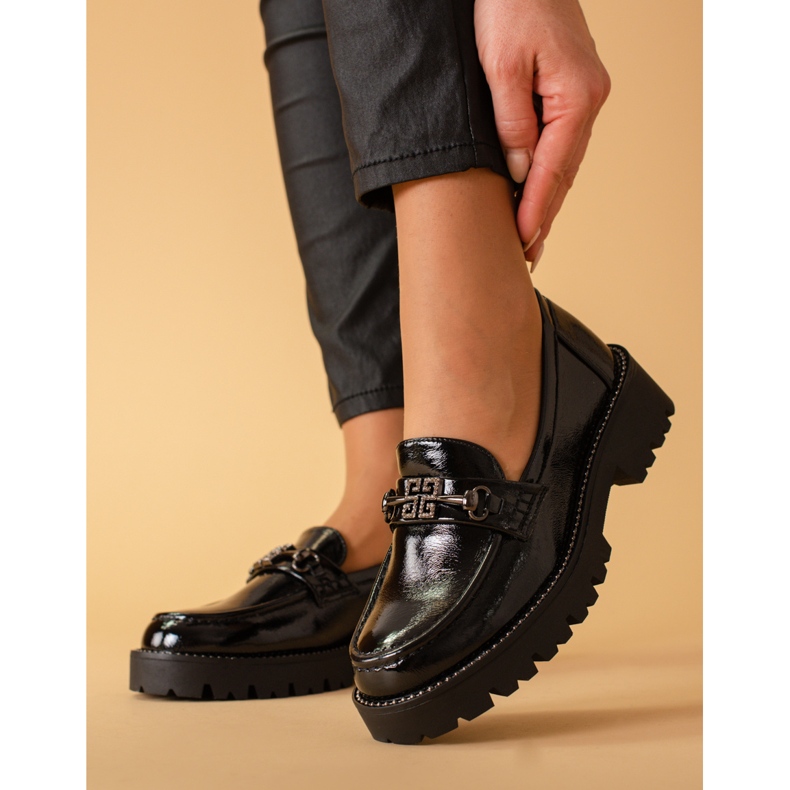 Lakierowane mokasyny damskie na grubej podeszwie Shelovet czarne 2