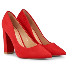 Czerwone czółenka na słupku 2