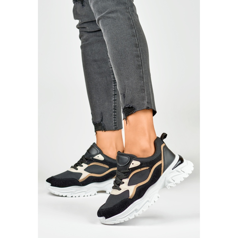 Czarne sneakersy damskie na białej podeszwie 2