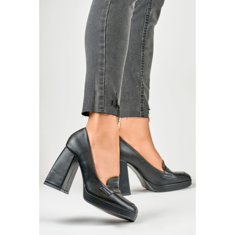 Modne mokasyny na wysokim szerokim słupku czarne 2