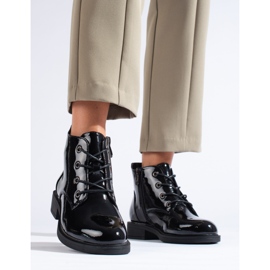 Lakierowane czarne botki damskie Vinceza 1